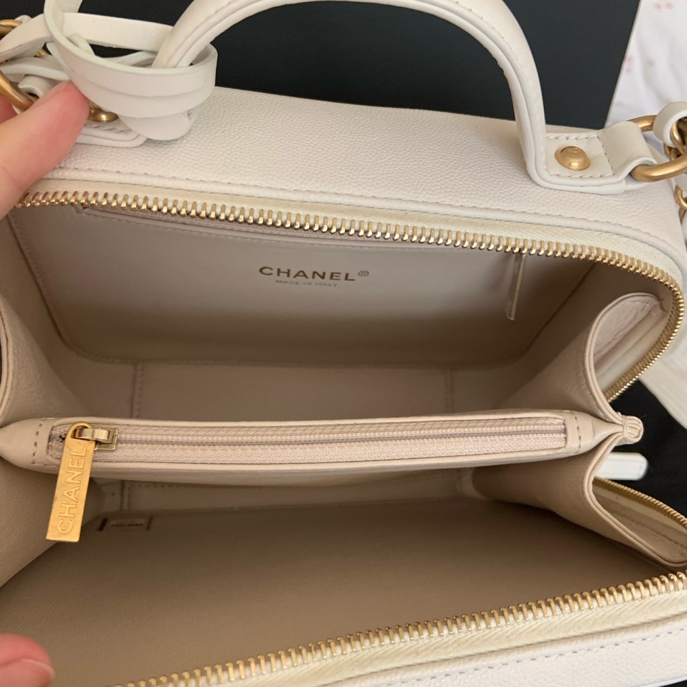 Chanel medium vanity case - Picture 7 of 8